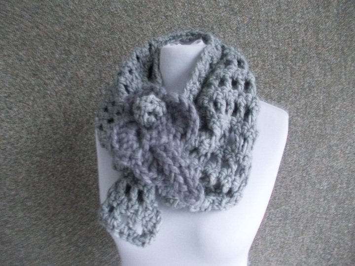 Häkelanleitung Schal, Hoodie, Steckschal, Häkelblüte, unisex, Schultertuch