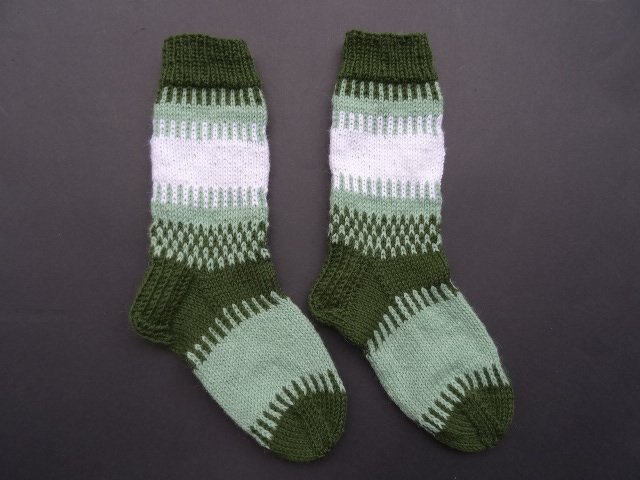 Strickanleitung Socken in drei Farben für jede Größe - Bild 3