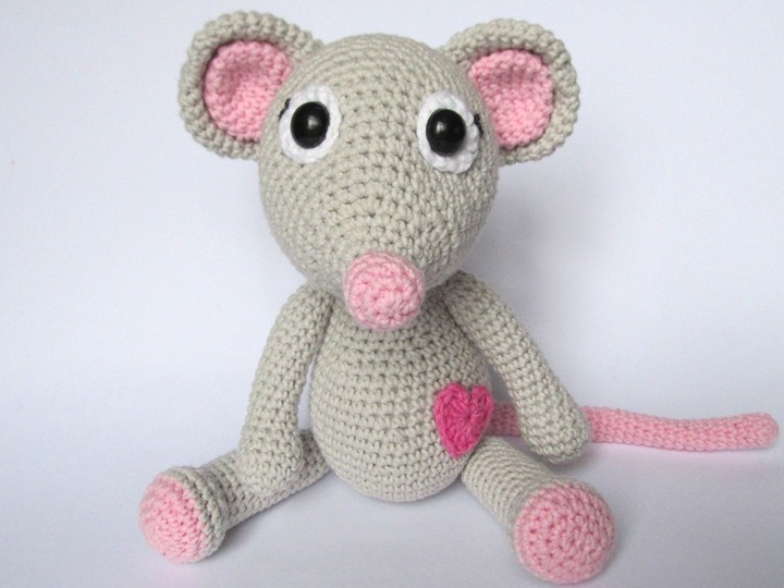 Mouse Tili in Love Amigurumi Crochet Pattern