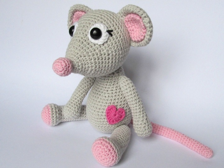 Mouse Tili in Love Amigurumi Crochet Pattern