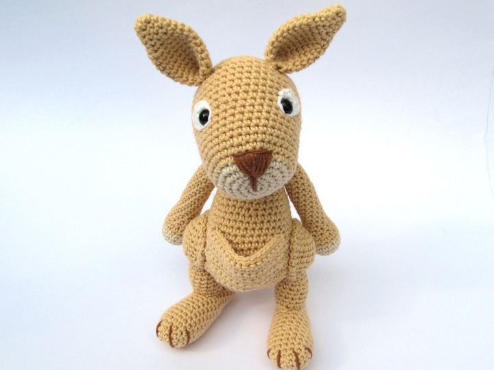 Mama Kangaroo Amigurumi Crochet Pattern 
