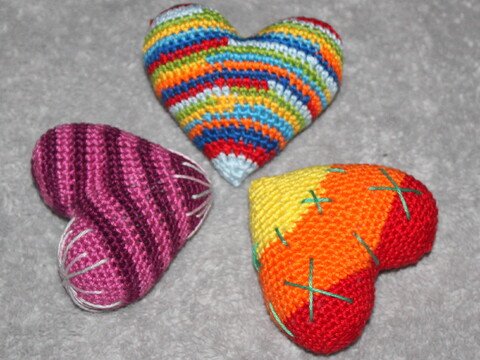 Bunte Herzchen Häkelanleitung