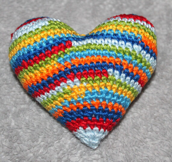 Bunte Herzchen Häkelanleitung