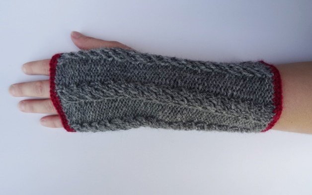 Strickanleitung mit Häkelanteil Handstulpen im Landhausstil, normale Größe