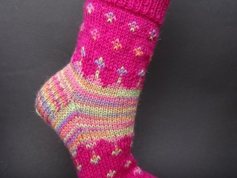 Strickanleitung Socken mit sommerlichen Fantasiemuster, Gr. 38/39