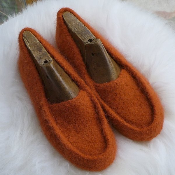 Knitting felting