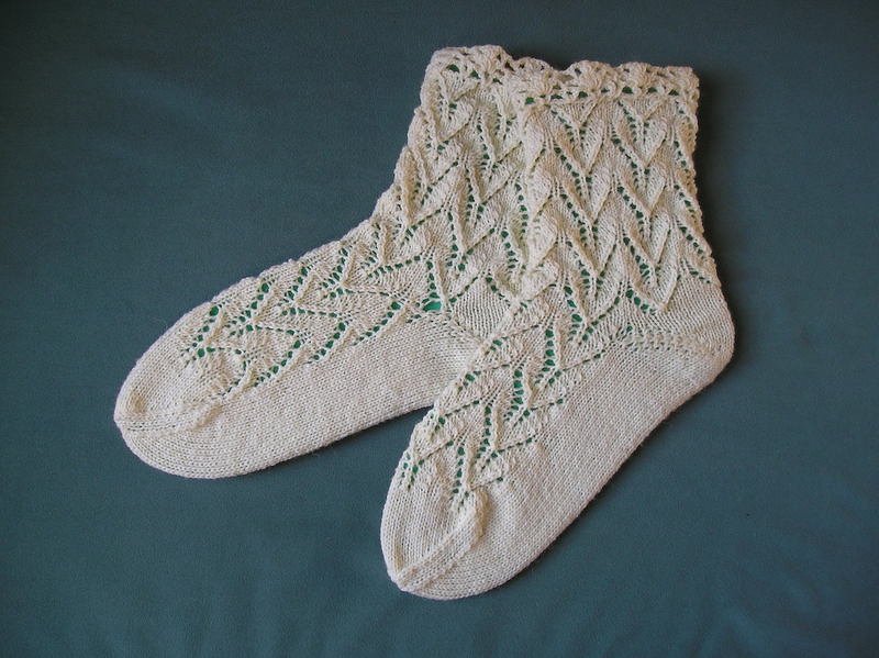 Strickanleitung Socken "Blätter"