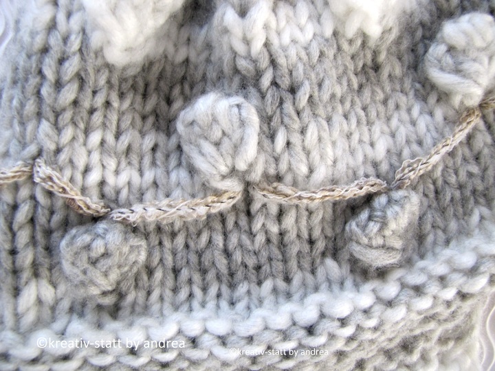 Mützen Schal mit Noppen + Bommel, Gr. S, M, L - Strickanleitung