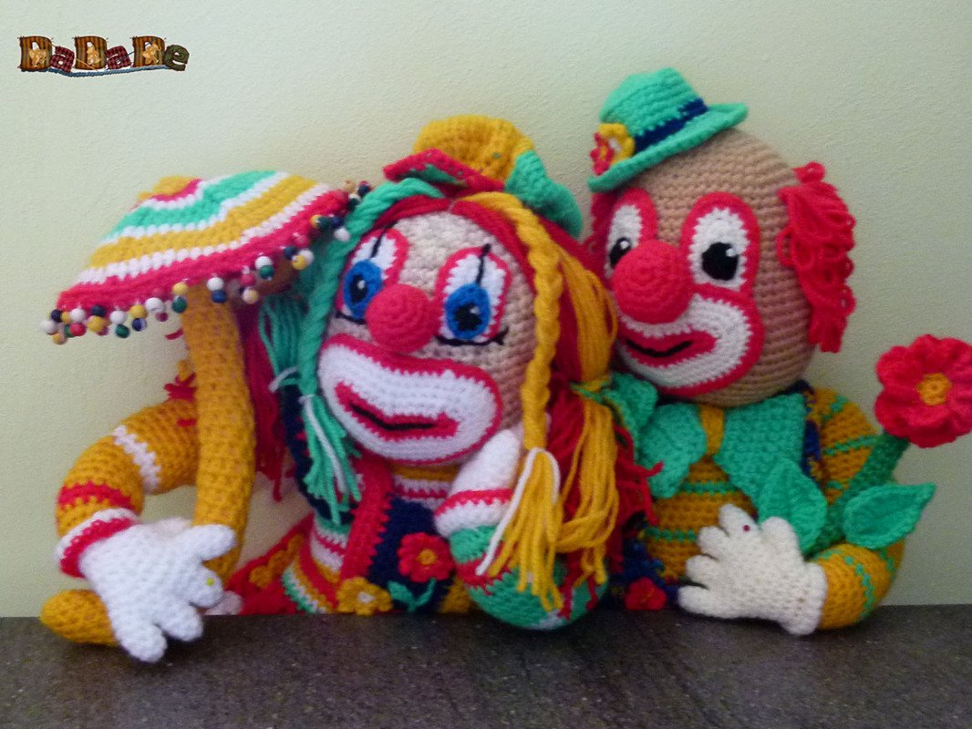 der Clown Bimbino und Bimbolina, feiern Valentin - gehäkelt von Dadade