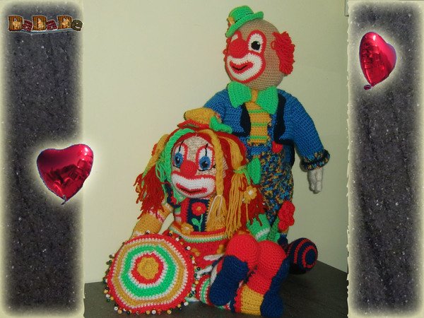 der Clown Bimbino und Bimbolina, feiern Valentin - gehäkelt von Dadade 