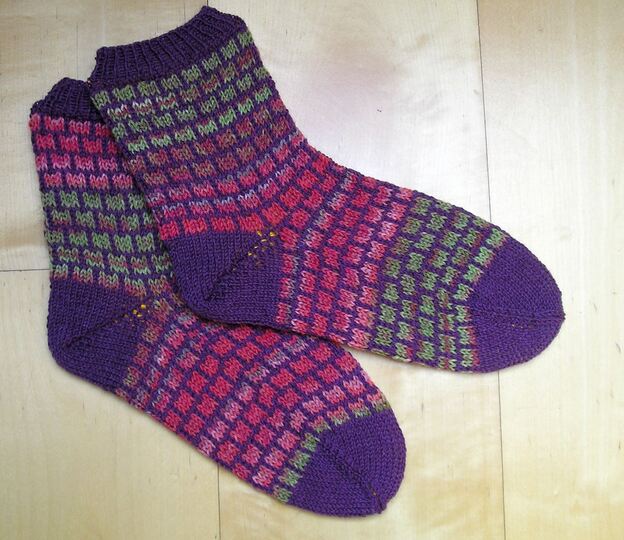 Strickanleitung Socken "gewebte Bänder"