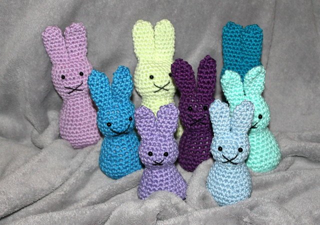 crochet little easter bunnies in three different sizes
