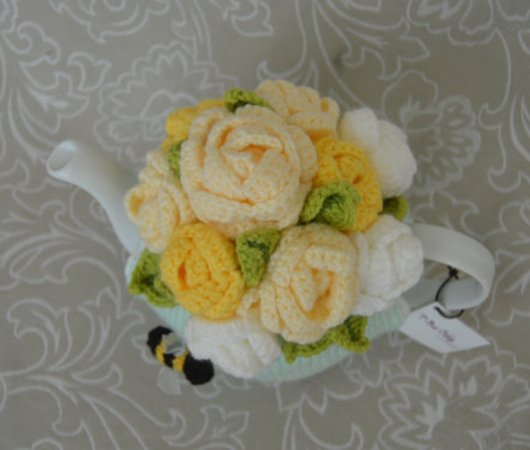 Roses & Buds Tea cosy