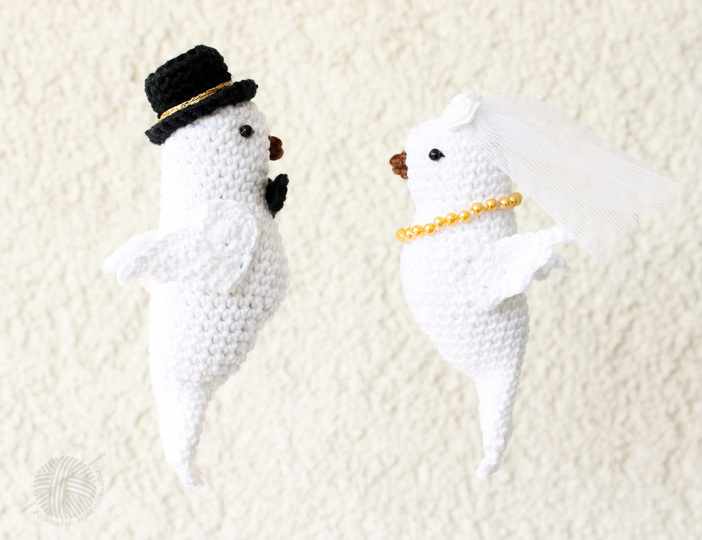 Wedding doves (bird), about 12 cm