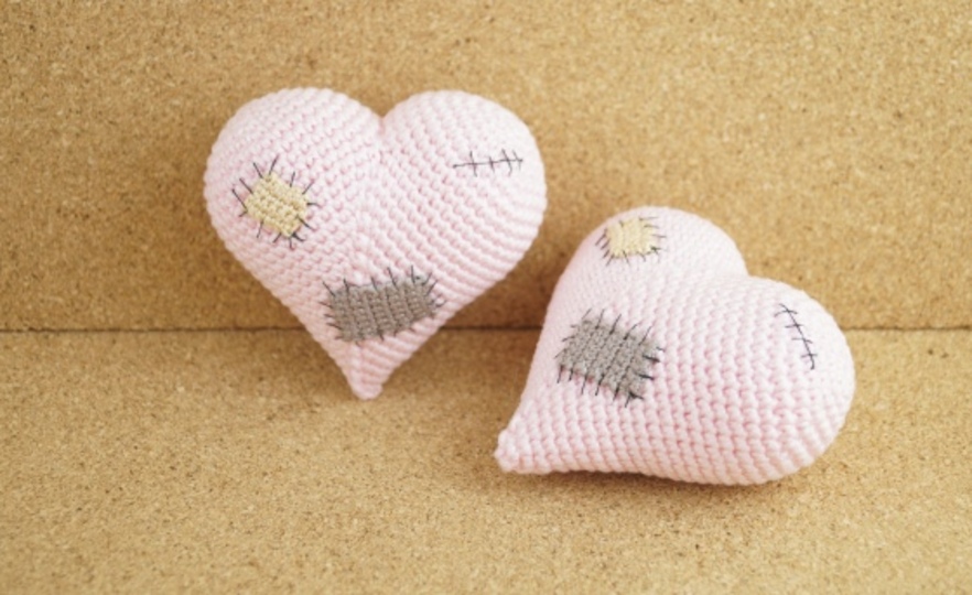 Verletztes Herz - Geschenk, Deko-Objekt, Duftkissen, Nadelkissen - Häkelanleitung