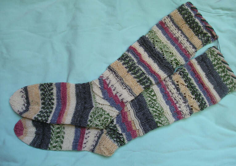 Strickanleitung Kniestrümpfe "Mustermix"