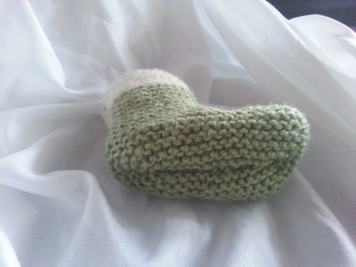 Strickanleitung Babyschuh, Babystiefelchen - bis vier Monate tragbar