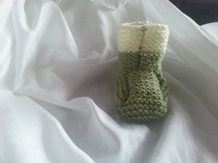 Strickanleitung Babyschuh, Babystiefelchen - bis vier Monate tragbar