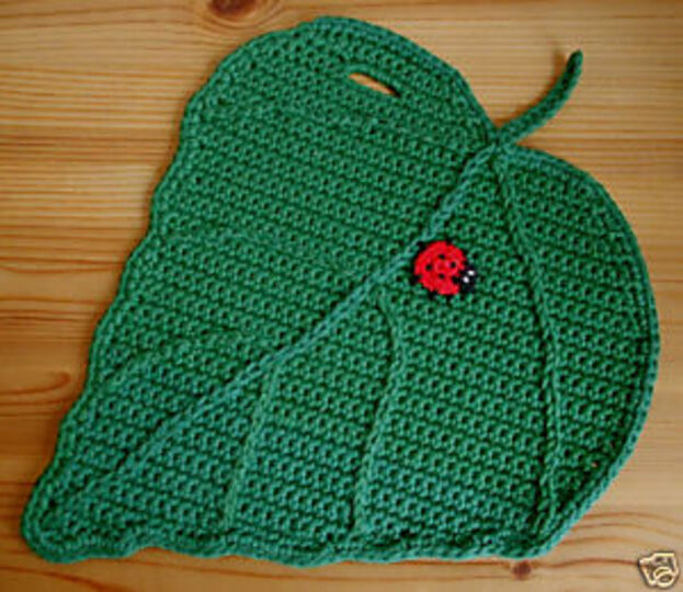 Topflappen häkeln - Blatt und Blüte mit Marienkäfer - Häkelanleitung 