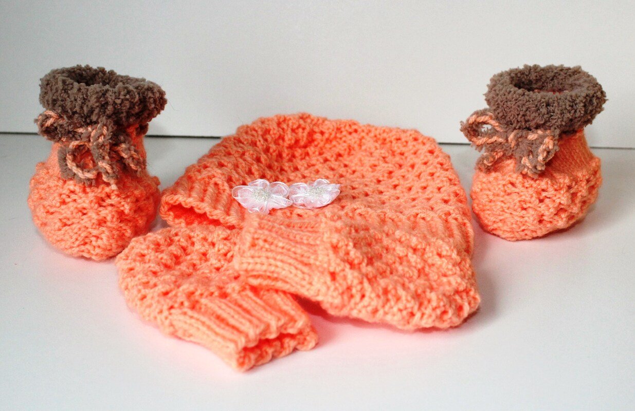 Strickanleitung Baby-Set, Mütze, Schuhe, Handschuhe, ca. 2 - 7 Monate - Bild 4
