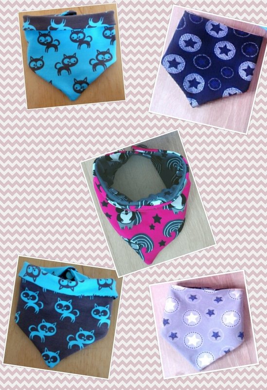 Mehrere genähte Dreieckshalstücher für Babys und Kinder mit Katzen-, Stern- und Kreis-Mustern auf zickzack-Hintergrund