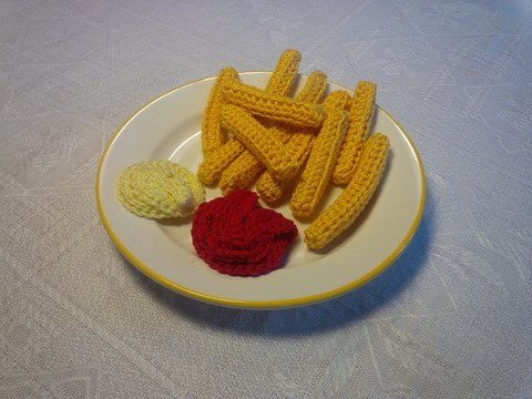 gehäkelte Rezepte: Pommes mit Ketchup