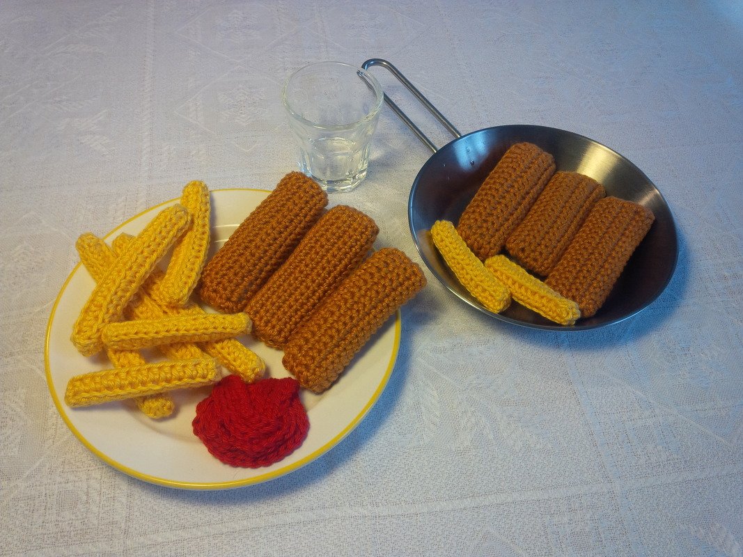 gehäkelte Rezepte: Fischstäbchen mit Pommes