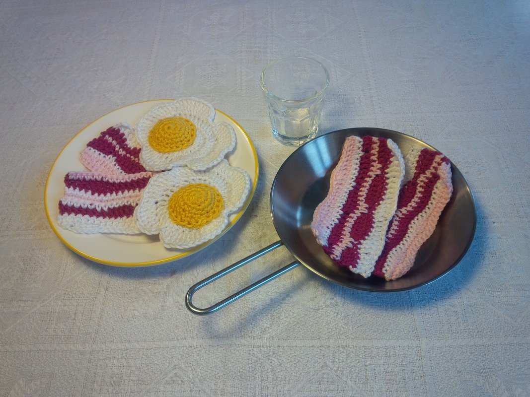 Häkel-Set mit Spiegelei, Speck und Spielgeschirr