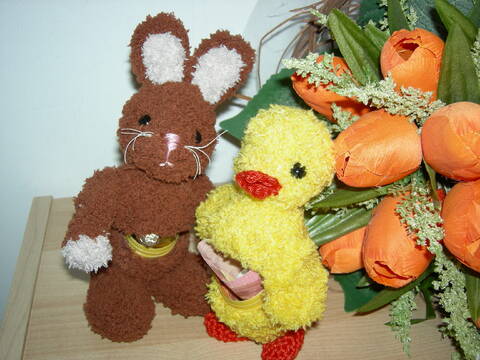 Überraschungsfiguren: Küken und Osterhase