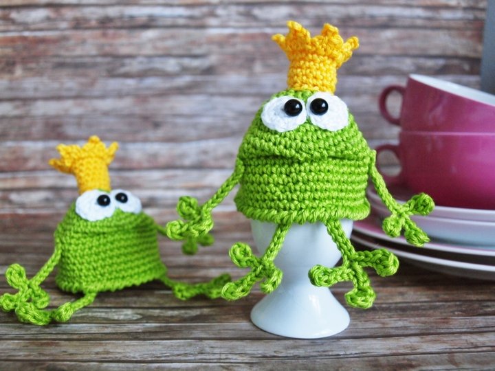Crochet Pattern Egg Warmer Frog King - PDF english