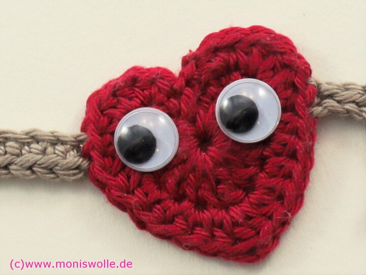 Crochet-Bookmark with heart "Cupid's Arrow"