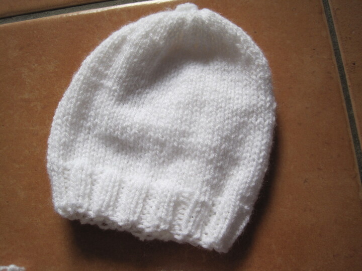 Strickanleitung Babyschuhe und Babymütze, Baby Ballerinas, Taufschühchen - bis 6 Monate tragbar