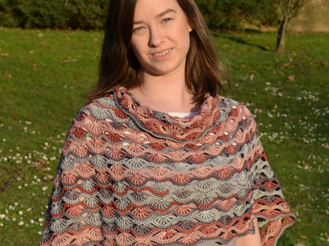 Sommerlicher Häkelponcho Pfauenauge