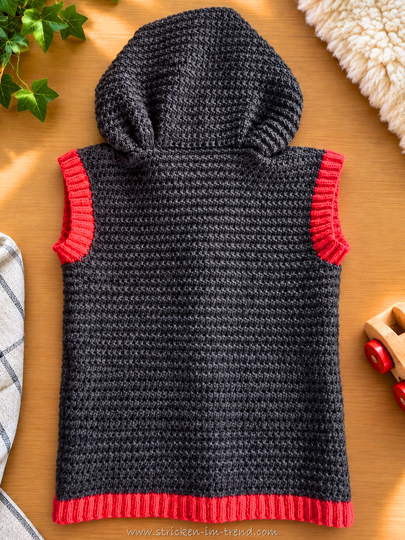 Strickanleitung für ärmellose Kapuzenweste für Buben | Baby AlpenChic