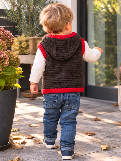 Strickanleitung für ärmellose Kapuzenweste für Buben | Baby AlpenChic