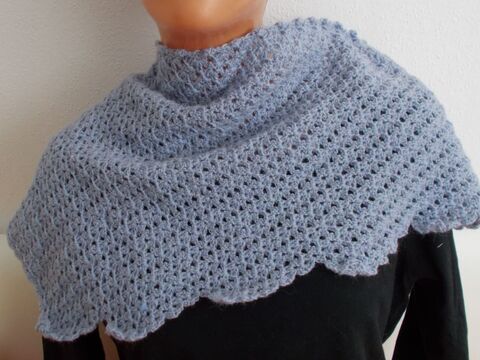 Drachenschwanz Häkelanleitung für einen luftigen Drachenschwanz-Schal mit Lochmuster