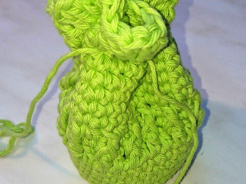 kleines gehäkeltes Säckchen 