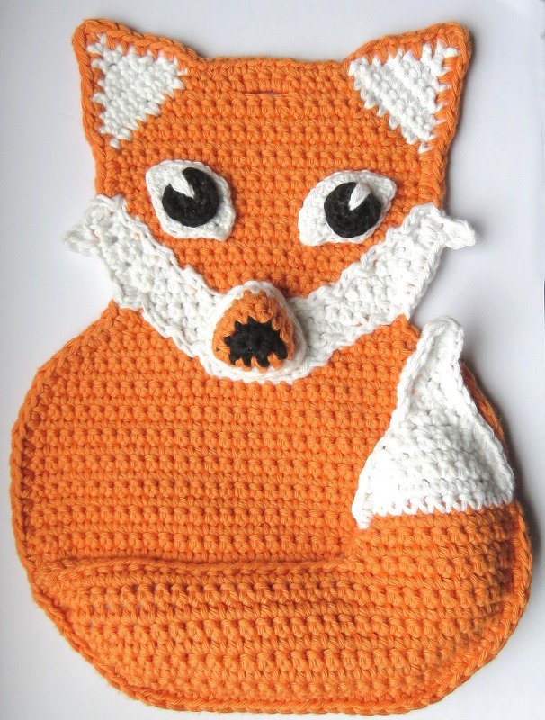 Gehäkelter Fuchs-Topflappen, orange mit weißen Akzenten, Vorderansicht