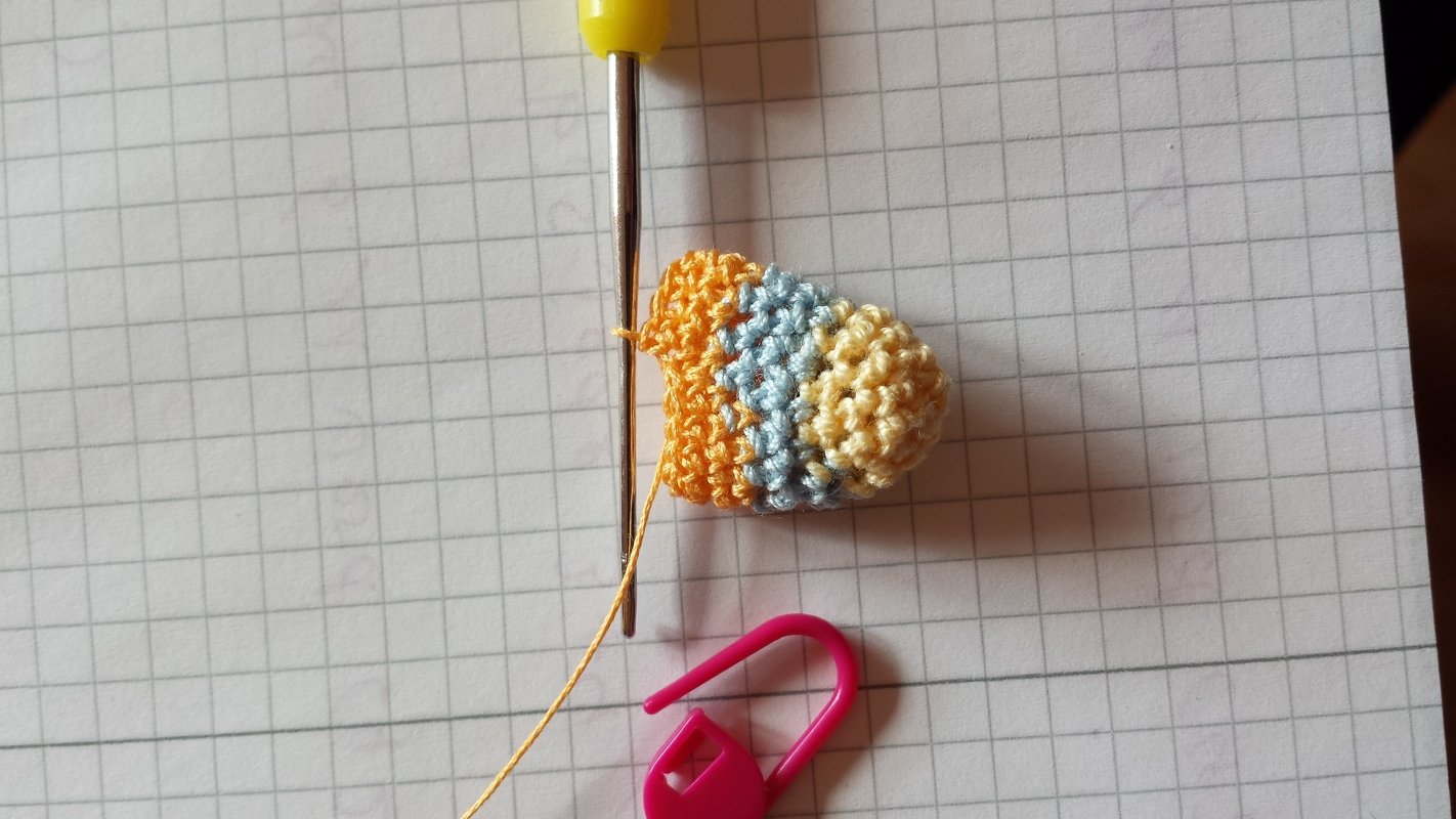 Anleitung Mini-Raupe Florentine, Taschenbaumler, Schlüsselanhänger - Bild 3