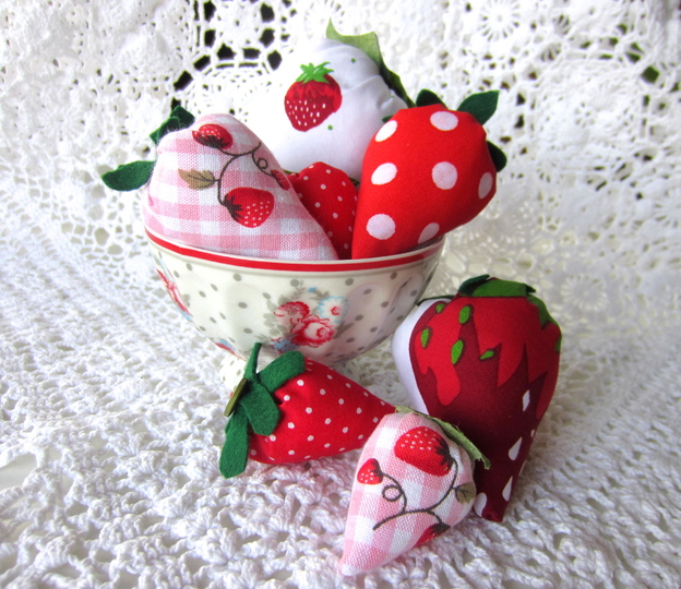 Deko Erdbeere aus Stoff in 5 Größen - Pdf-Datei Nähanleitung & Schnitt für Anfänger Kostenlose handmade with Love by firstloungeberlin