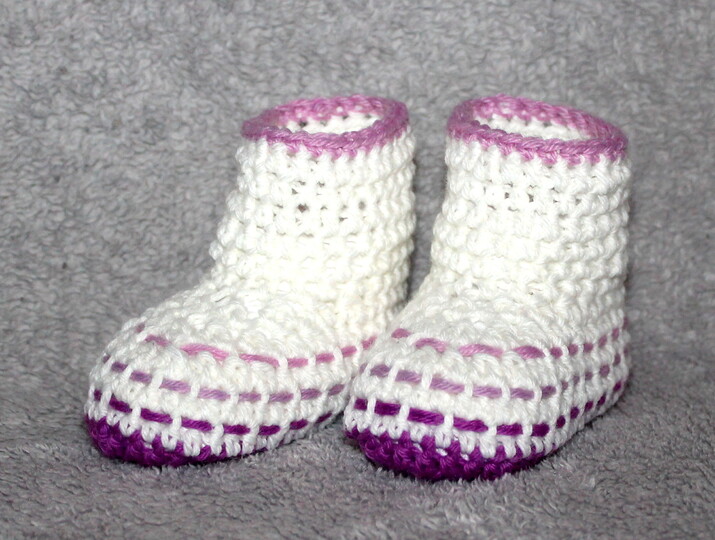 woven baby boots in 4 different sizes 3,5 - 4,7 inches crochet pattern