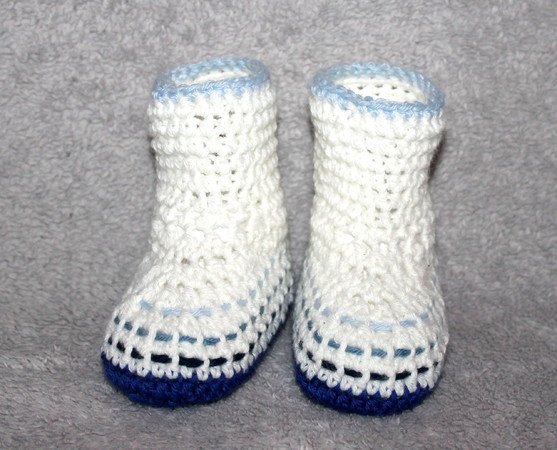 woven baby boots in 4 different sizes 3,5 - 4,7 inches crochet pattern