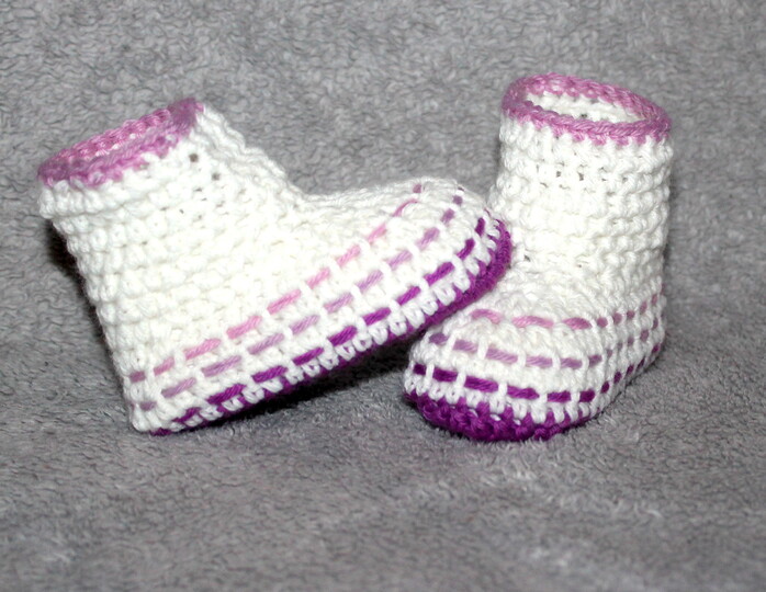 woven baby boots in 4 different sizes 3,5 - 4,7 inches crochet pattern