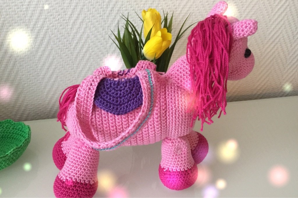 Kostenlose Häkelanleitung Tasche für Mädchen als Pferd