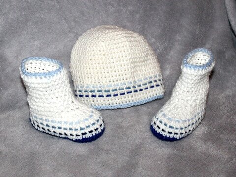 Häkelset für die kleinsten Stiefelchen und passende Mütze in verschiedenen Größen