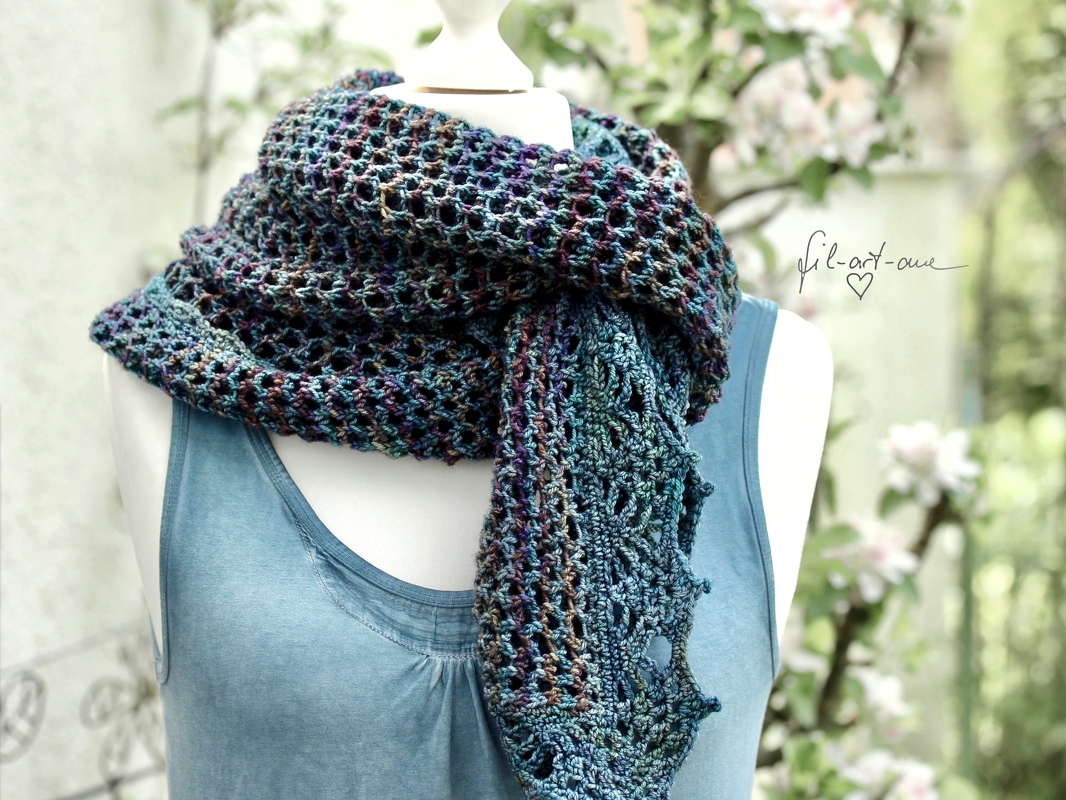 Gestrickter Poncho mit Häkelbordüre, Größe 36 - 46 - Bild 4