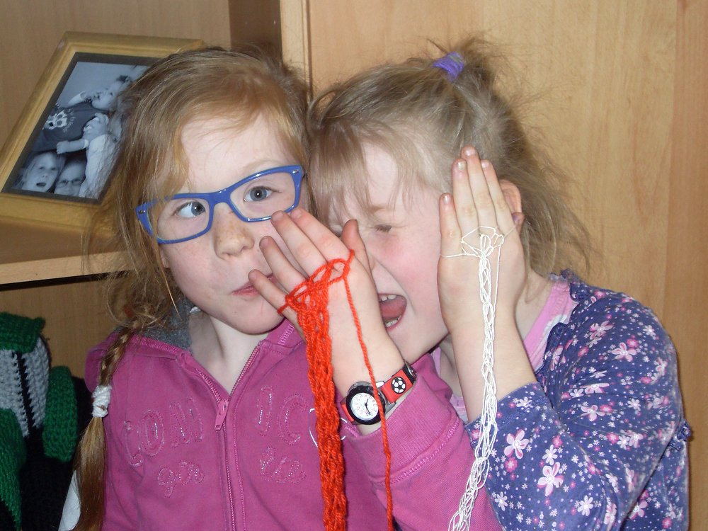 Fingerstricken, Stricken ohne Nadel: Technik besonders für Kinder geeignet - Bild 3