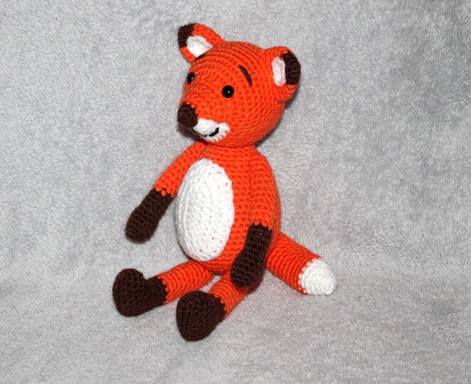 Fuchs häkeln – Kuschelfuchs mit weißer Schwanzspitze (DE & EN)