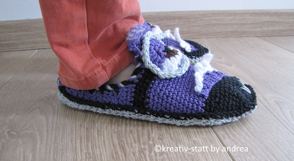 Hausschuh Pantoffel "Monster Minion" mit Sohle - Gr. 22 bis 43 - Häkelanleitung