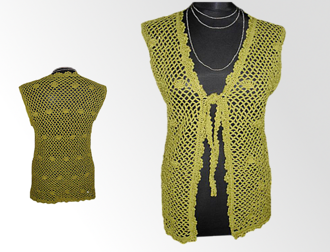 Olivgrüne gehäkelte ärmellose Damenweste mit offener Netzstruktur und Bindeband, Vorder- und Rückansicht